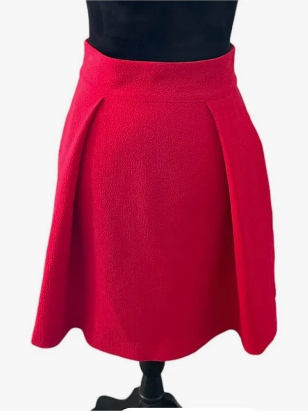 Black Halo Red A-Line Pleated Women's Skirt with pockets